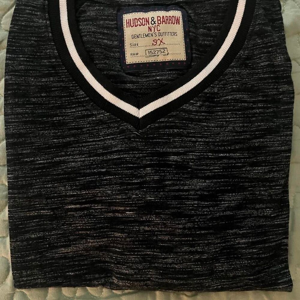 Hudson Men's Black and Grey T-shirt